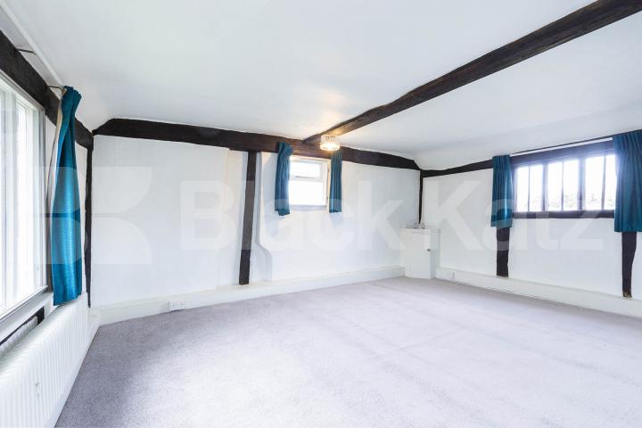 A elegant and historic 16th century detached house on an exclusive street   Totteridge Common, Highwood Hill